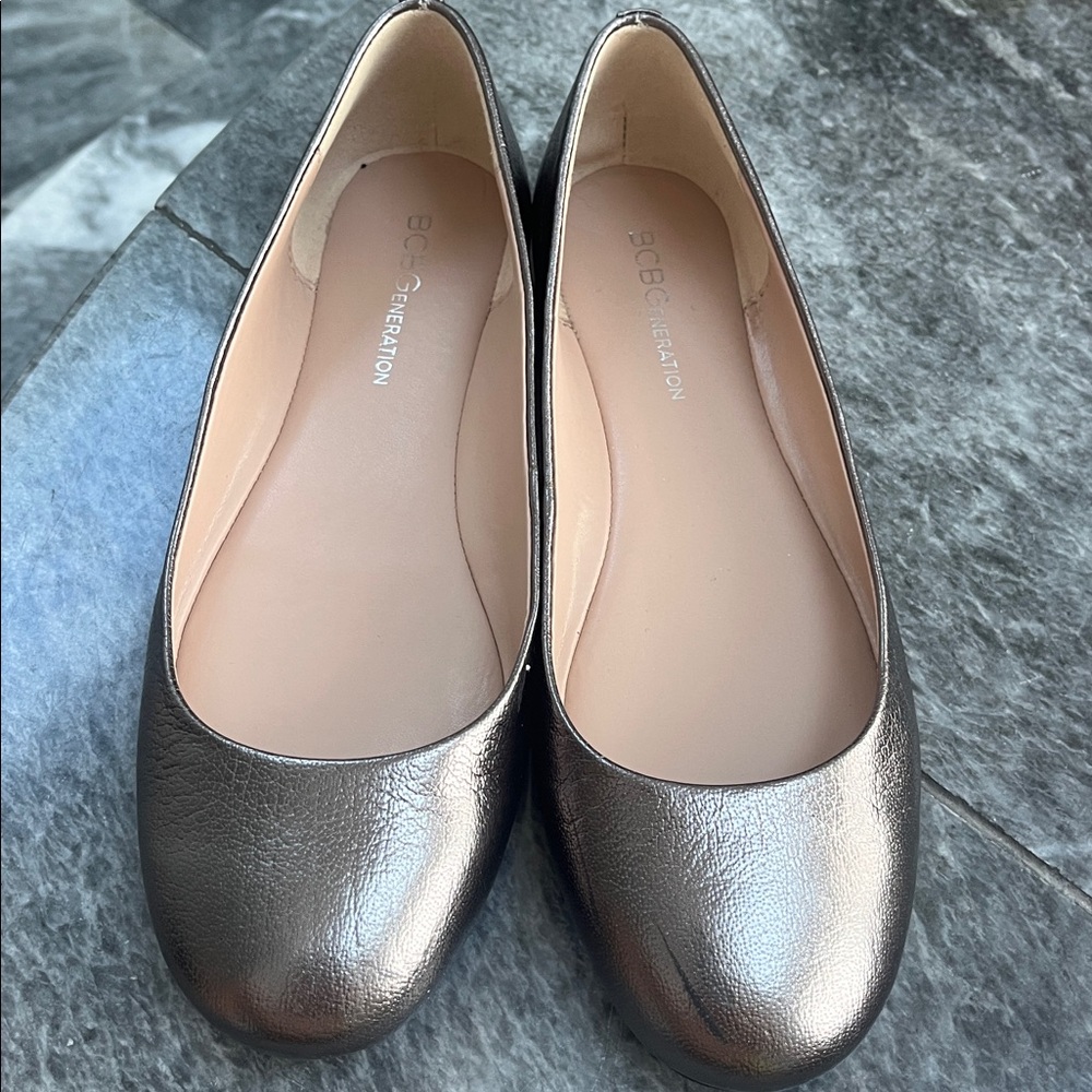 BCBGeneration pewter silverFlats Size 6.5. In great condition. Wore twice!